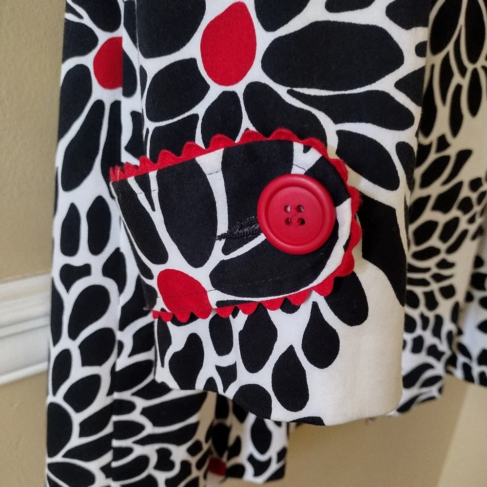 Jennifer Reale Design Chic Black White Red Floral Trench Coat Size Medium - Picture 6 of 7